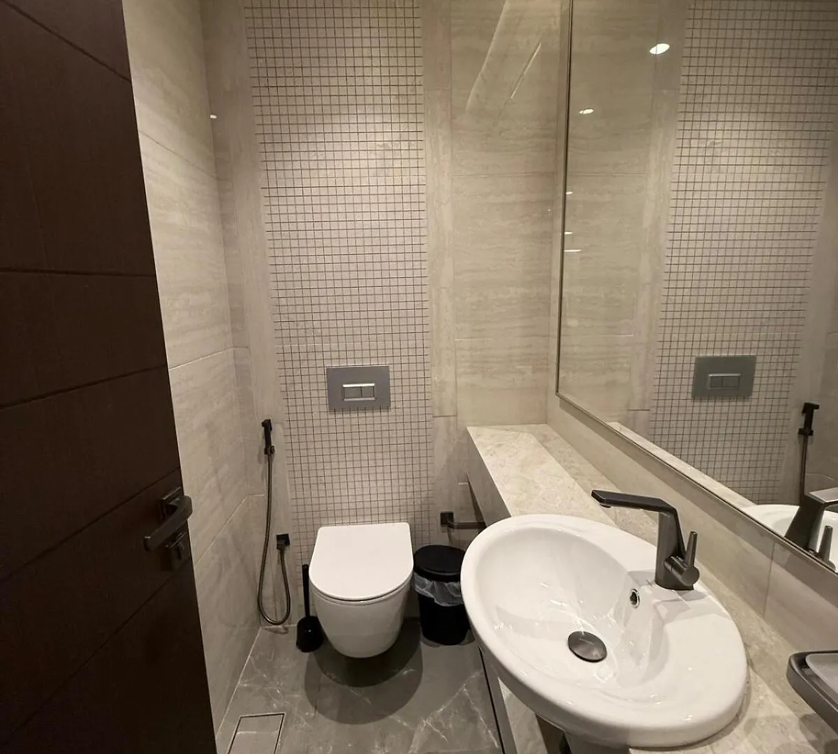 Apartment Luxurious 2-Bedroom Business Bay Dubai
