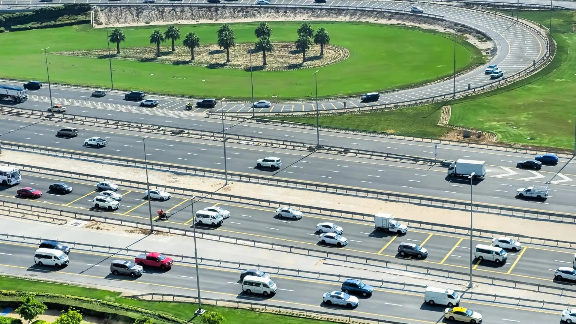 Apartment Luxurious 2-Bedroom Business Bay Dubai