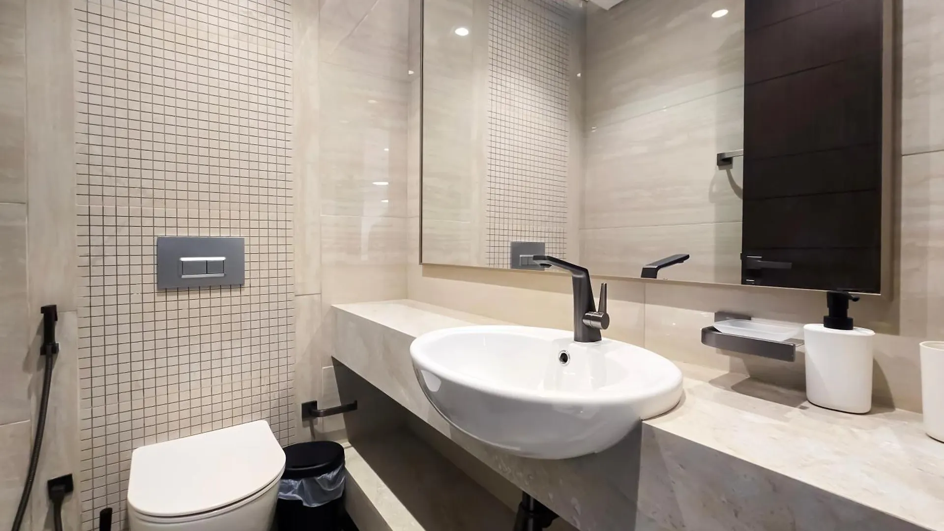 Apartment Luxurious 2-Bedroom Business Bay Dubai